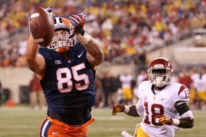 Syracuse tight end Beckett Wales drops a two-point conversion in the fourth quarter of the team's 42-29 loss to USC on Saturday.