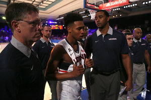 Syracuse (5-2) takes on Connecticut (3-4) on Monday at 7 p.m. at Madison Square Garden.