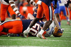 Mikel Jones recorded a career-high 17 tackles in Syracuse's 31-14 loss to Pittsburgh.