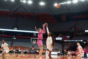 In her first game since Dec. 4, Izabel Varejão tied her season-highs with 13 points and seven rebounds.